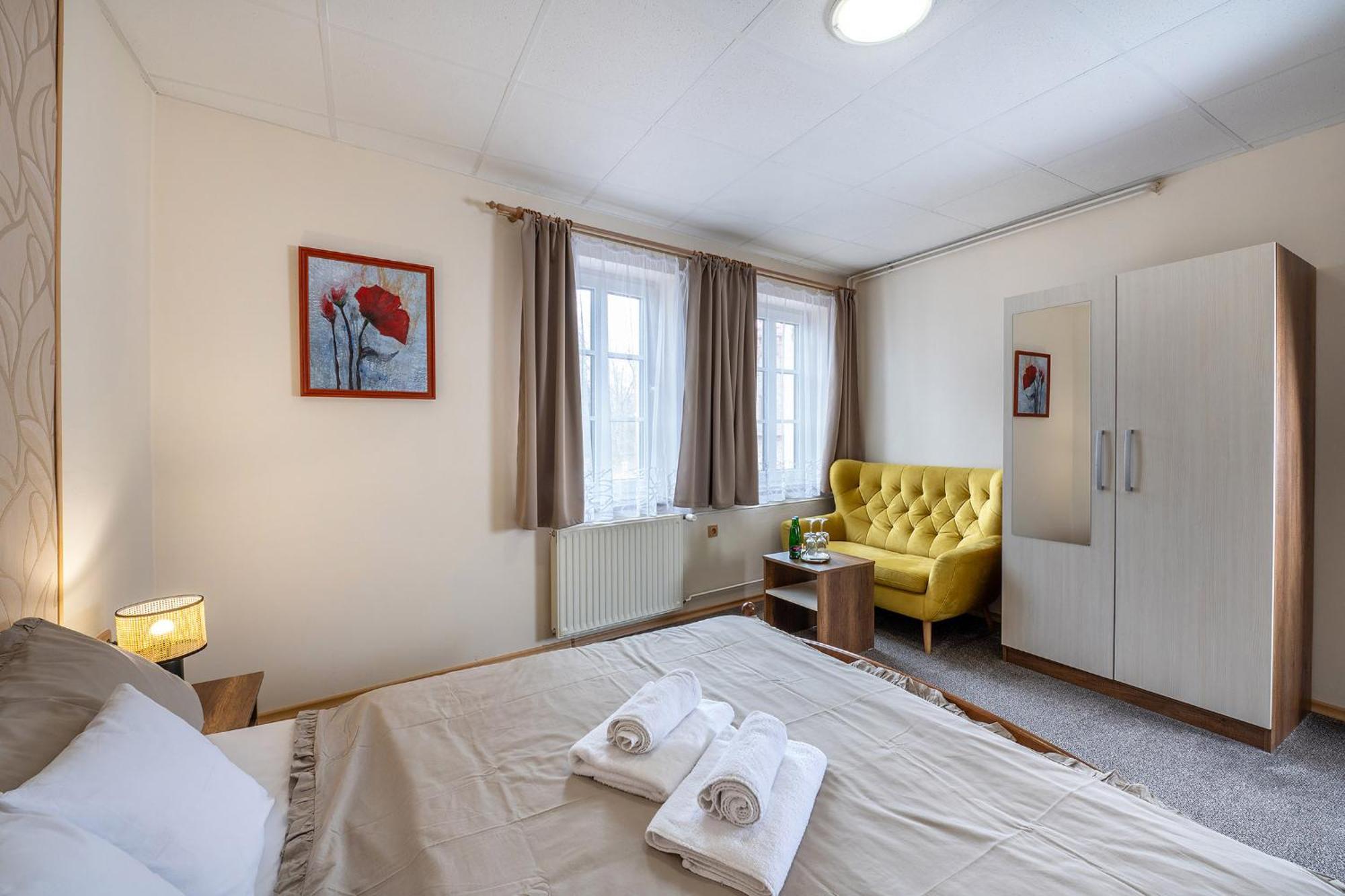 Rodinny Hotel Myslivna Trebon Exterior foto