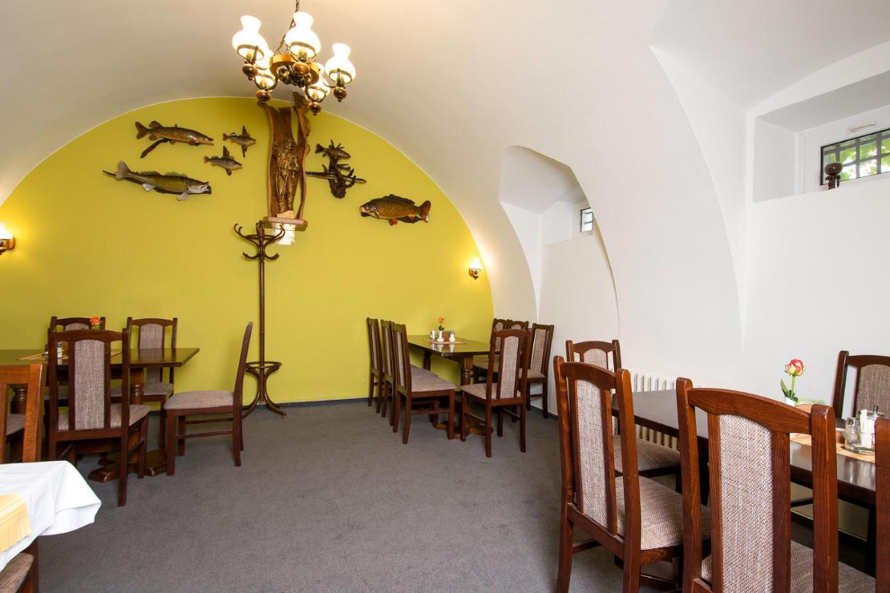 Rodinny Hotel Myslivna Trebon Exterior foto